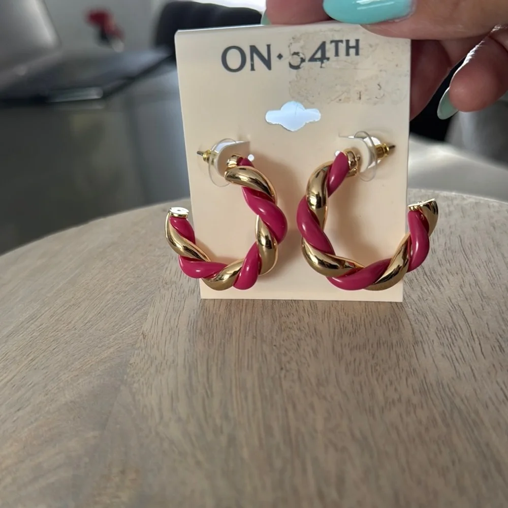 On 34th NWT SC Pink/Gold Swirl HP Braided Hoop Earrings